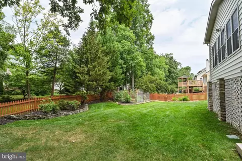 Exterior - 25807 Anderby, Chantilly, VA 20152 photo 9 of 12