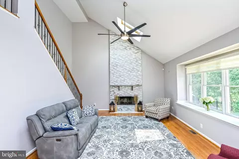 Living - 25807 Anderby, Chantilly, VA 20152 photo 4 of 7