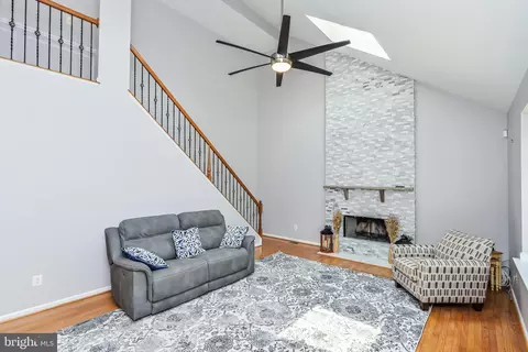 Living - 25807 Anderby, Chantilly, VA 20152 photo 5 of 7
