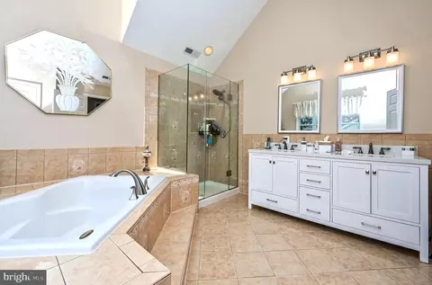 Bath - 25807 Anderby, Chantilly, VA 20152 photo 2 of 9
