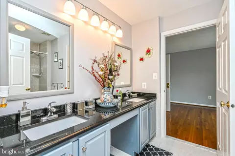 Bath - 25807 Anderby, Chantilly, VA 20152 photo 7 of 9