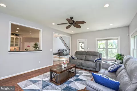 Living - 25807 Anderby, Chantilly, VA 20152 photo 6 of 7