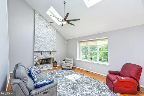 Living - 25807 Anderby, Chantilly, VA 20152 photo 3 of 7