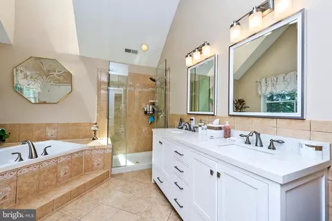 Bath - 25807 Anderby, Chantilly, VA 20152 photo 4 of 9