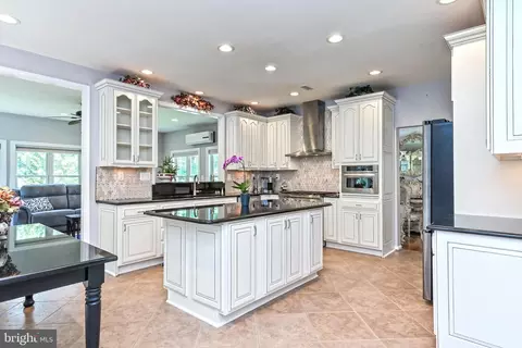 Kitchen - 25807 Anderby, Chantilly, VA 20152 photo 3 of 4