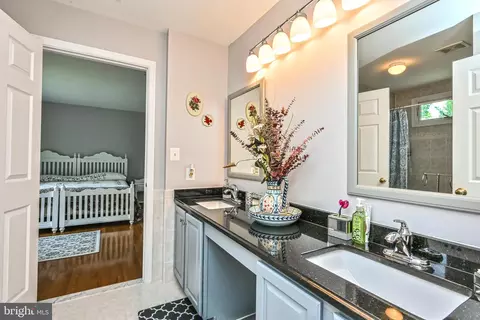 Bath - 25807 Anderby, Chantilly, VA 20152 photo 6 of 9