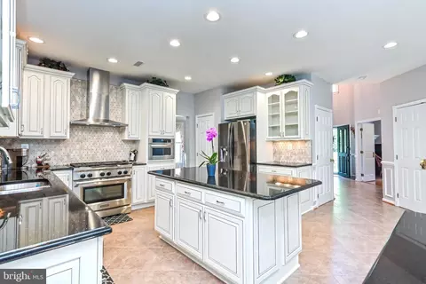 Kitchen - 25807 Anderby, Chantilly, VA 20152 photo 4 of 4