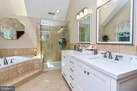 Bath - 25807 Anderby, Chantilly, VA 20152 photo 5 of 9