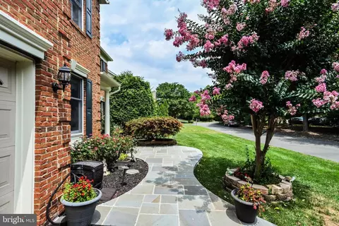 Exterior - 25807 Anderby, Chantilly, VA 20152 photo 4 of 12