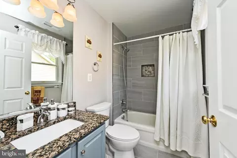Bath - 25807 Anderby, Chantilly, VA 20152 photo 8 of 9