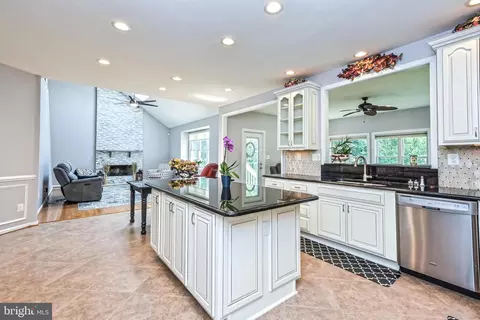Kitchen - 25807 Anderby, Chantilly, VA 20152 photo 1 of 4
