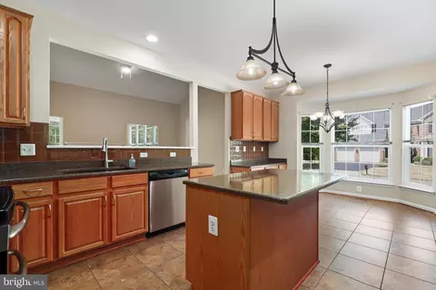 Kitchen - 21422 Midsummer Way, Broadlands, VA 20148 photo 3 of 4