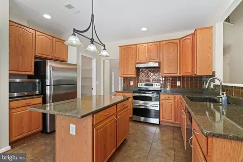 Kitchen - 21422 Midsummer Way, Broadlands, VA 20148 photo 1 of 4
