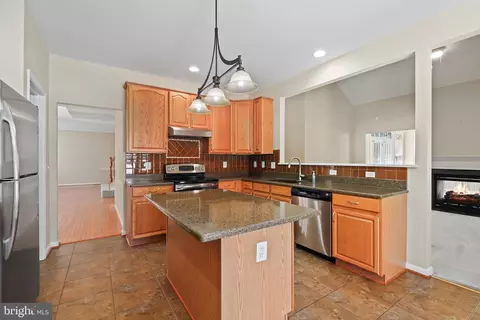 Kitchen - 21422 Midsummer Way, Broadlands, VA 20148 photo 4 of 4