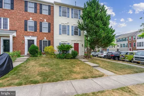 42787 Pilgrim Sq, Chantilly, VA 20152