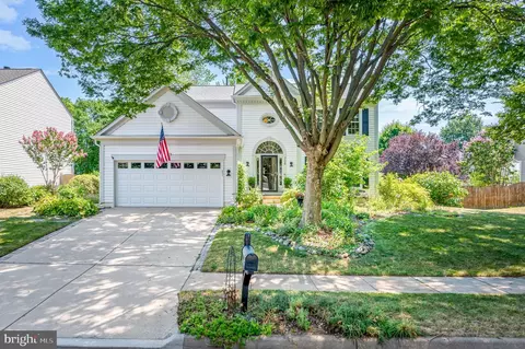 706 Clairmont Ct NE, Leesburg, VA 20176