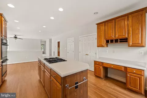 Kitchen - 20740 Ashburn Station Pl, Ashburn, VA 20147 photo 7 of 8