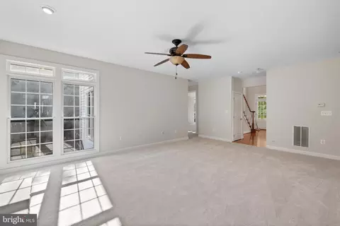 Living - 20740 Ashburn Station Pl, Ashburn, VA 20147 photo 9 of 10