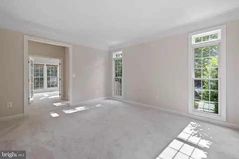 Living - 20740 Ashburn Station Pl, Ashburn, VA 20147 photo 1 of 10