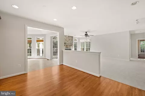 Living - 20740 Ashburn Station Pl, Ashburn, VA 20147 photo 4 of 10