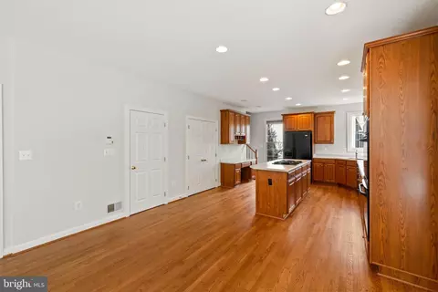 Kitchen - 20740 Ashburn Station Pl, Ashburn, VA 20147 photo 5 of 8