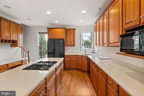 Kitchen - 20740 Ashburn Station Pl, Ashburn, VA 20147 photo 8 of 8