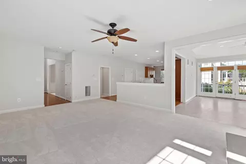 Living - 20740 Ashburn Station Pl, Ashburn, VA 20147 photo 8 of 10