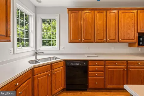 Kitchen - 20740 Ashburn Station Pl, Ashburn, VA 20147 photo 3 of 8