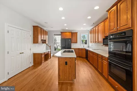 Kitchen - 20740 Ashburn Station Pl, Ashburn, VA 20147 photo 1 of 8