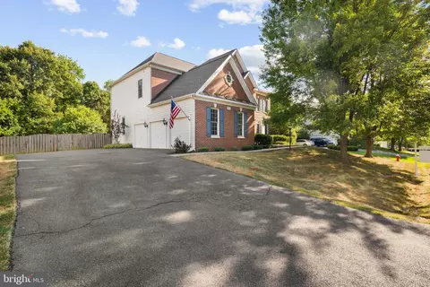 Exterior - 20740 Ashburn Station Pl, Ashburn, VA 20147 photo 3 of 11