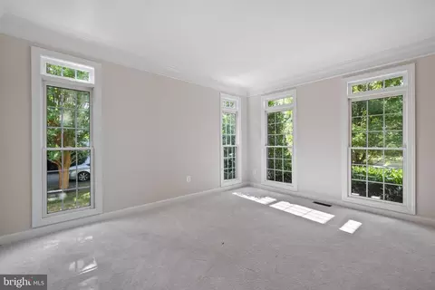 Living - 20740 Ashburn Station Pl, Ashburn, VA 20147 photo 3 of 10