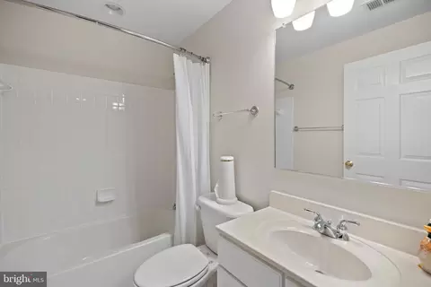 Bath - 20740 Ashburn Station Pl, Ashburn, VA 20147 photo 8 of 8