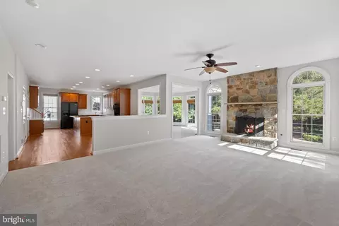 Living - 20740 Ashburn Station Pl, Ashburn, VA 20147 photo 5 of 10