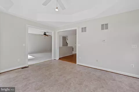 Living - 20740 Ashburn Station Pl, Ashburn, VA 20147 photo 7 of 10