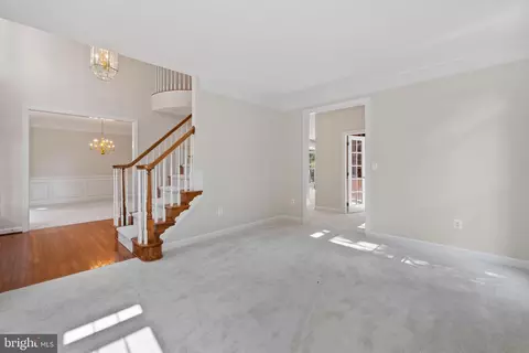 Living - 20740 Ashburn Station Pl, Ashburn, VA 20147 photo 2 of 10