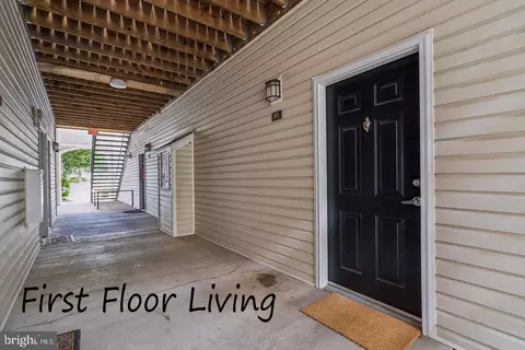 504 Sunset View Ter SE #103, Leesburg, VA 20175