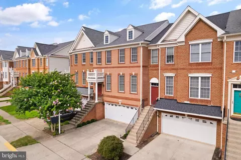 25260 Lyon Ter, Chantilly, VA 20152