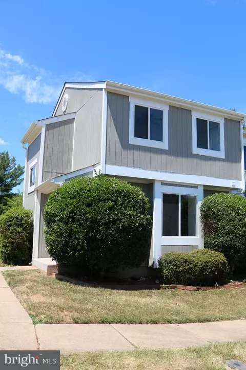 2 Sugarland Square Ct, Sterling, VA 20164