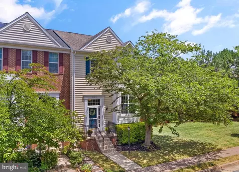 44016 Royal Crest Sq, Ashburn, VA 20147