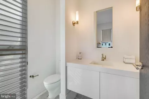 Bath - 40887 Blue Star Ct, Aldie, VA 20105 photo 10 of 13