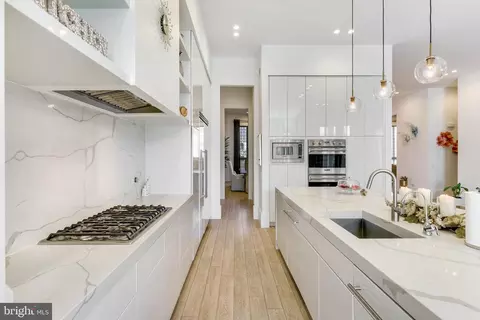 Kitchen - 40887 Blue Star Ct, Aldie, VA 20105 photo 6 of 7