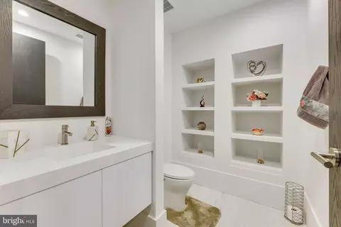 Bath - 40887 Blue Star Ct, Aldie, VA 20105 photo 13 of 13