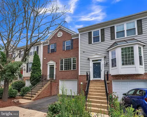25544 Heyer Sq, Chantilly, VA 20152