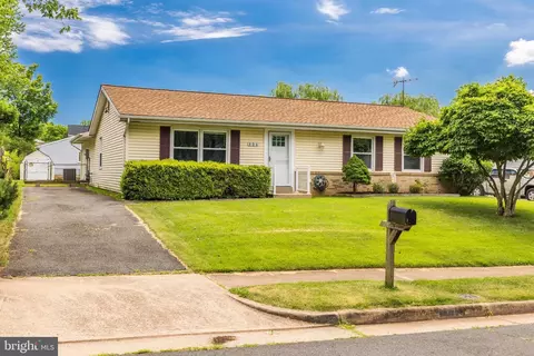 806 N Vernon St, Sterling, VA 20164