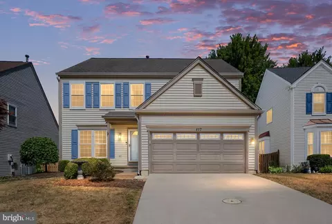 817 Catoctin Cir NE, Leesburg, VA 20176