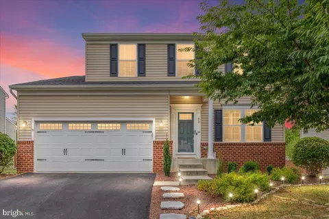 93 Eisentown Dr, Lovettsville, VA 20180