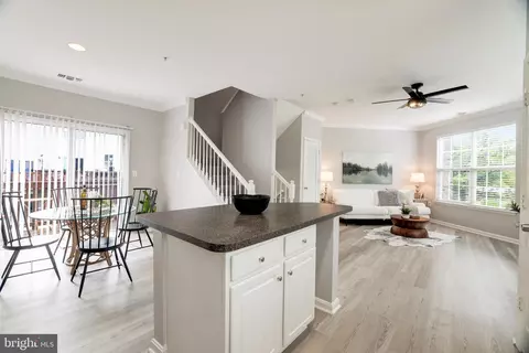 21762 Bancroft Ct, Ashburn, VA 20147 photo 12
