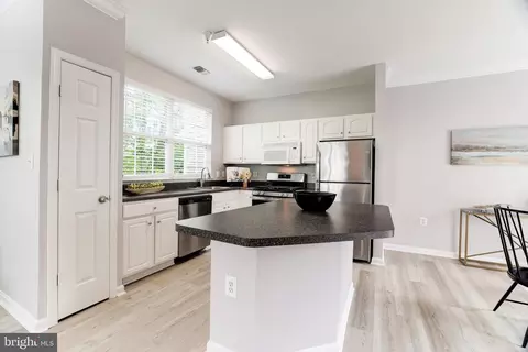 21762 Bancroft Ct, Ashburn, VA 20147 photo 9