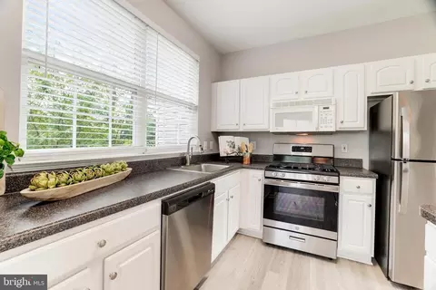 21762 Bancroft Ct, Ashburn, VA 20147 photo 11