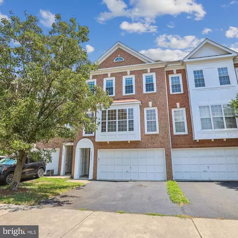 25952 Priesters Pond Dr, Chantilly, VA 20152